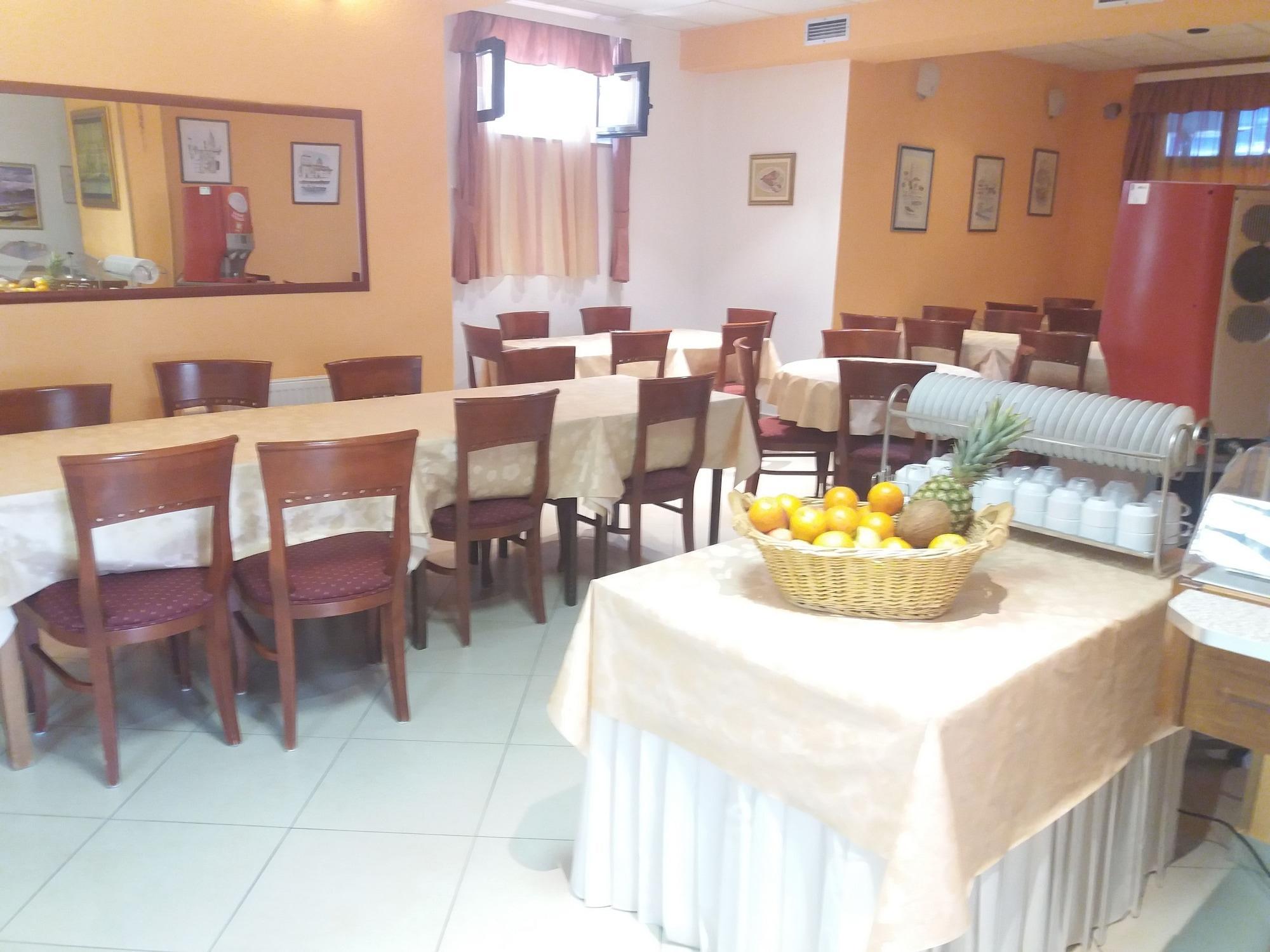 Paula 3* Trogir